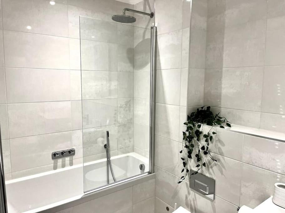 Luxury 3 Bed House W Parking & Garden! 1 Villa Bournemouth Exteriör bild